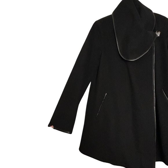 Betsey Johnson Black Brushed Wool Fold-Over Neck Drape Coat Asymmetric Hem Sz 4 - Picture 7 of 16